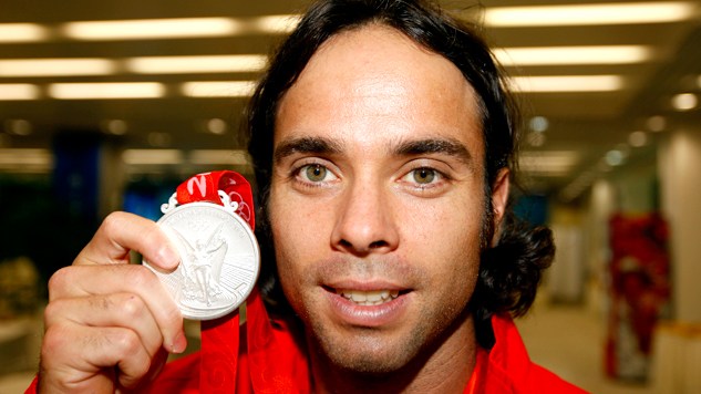 González, con una medalla de cada color